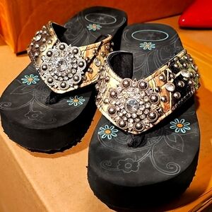 P&G collection western style flip flops. Brand new, never worn. Size 6.